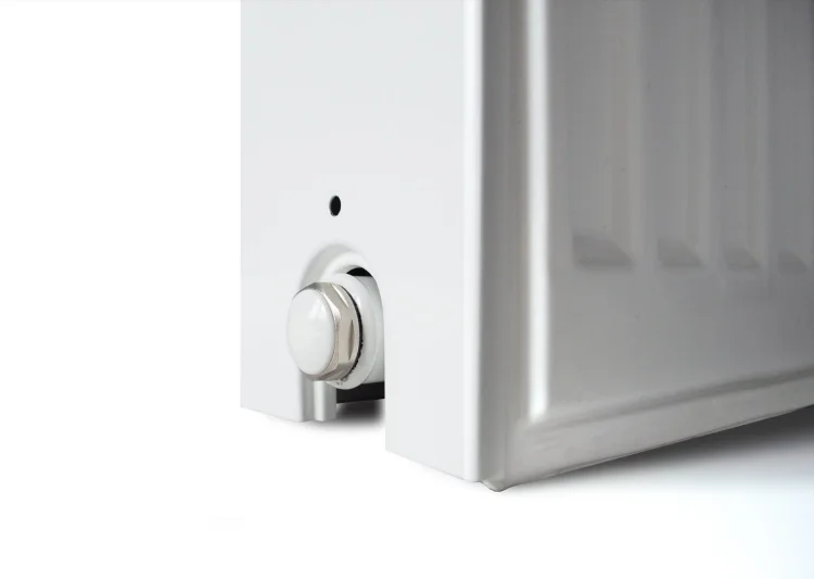 HEAT PRO Compact C22 600×600 – stalowy grzejnik panelowy o wysokiej wydajności cieplnej - widok z boku